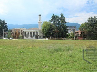 A registered building plot of land with an area of 2,180 sqm in an attractive location, located across the street from the Mosque in the Vreoca settlement. Ilidža