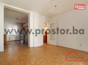Nenamještena kuća sa baštom, ul. Derebent, naselje Bjelave