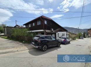 Useljiva dupleks kuća, korisne površine cca. 80m2 na pristupačnoj lokaciji, udaljena svega 4-5 min. vožnje od Baščaršije, naselje Sedrenik, Stari Grad