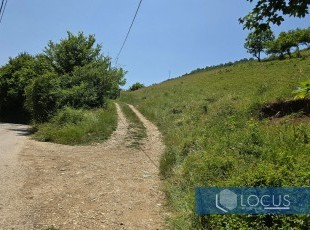 Zemljišna parcela uknjižene površine 47.849m2 sa prelijepim pogledom na pristupačnoj lokaciji udaljena cca. 15 min od samog centra garad, Nahorevo, Centar