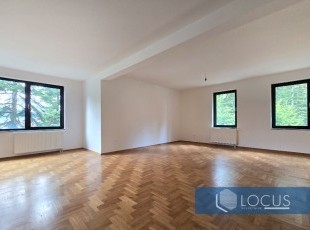 NOVOGRADNJA BJELAŠNICA! Izrazito komforan dvosoban apartman dvostrane orjentacije sa ostavom u zgradi vrhunske kvalitete. Mogućnost pretvaranja u trosoban!