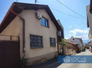 Kuća u izvornom stanju na parceli površine 190m2 na izuzetnoj lokaciji udaljena samo nekoliko minuta od samog centra grada, ul. Provare, Mejtaš, Centar