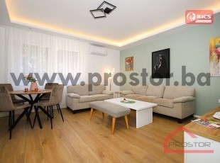 Fully furnished and renovated three-bedroom apartment with private parking space, Koševsko Brdo
