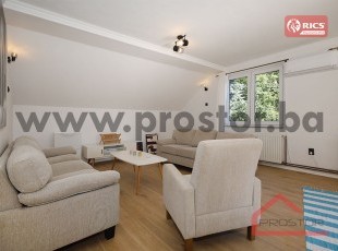Fully furnished and renovated three-bedroom apartment with private parking space, Koševsko Brdo