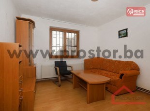 Semi-furnished or unfurnished three-room apartment in a private house, Kromolj
