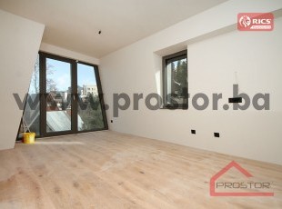 Ekskluzivan manji dvosobni apartman u objektu Velmonte Ski Lodge na Jahorini – novoizgrađeni na prestižnoj lokaciji, s pažljivo osmišljenim modernim interijerom, vrhunskom funkcionalnošću i luksuzom, pružajući nenadmašan mir, potpuni odmor i uživanje u ne