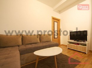 A modern, smaller 1 b apartment, located a few minutes from the ski slopes, perfect for winter sports enthusiasts looking for comfort, quality and an excellent investment.