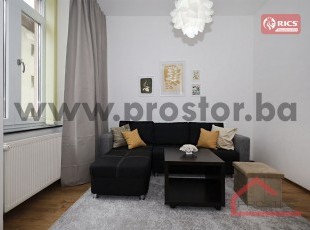 Lijepo namješten adaptiran manji dvosoban stan u blizini Vijećnice, Stari Grad